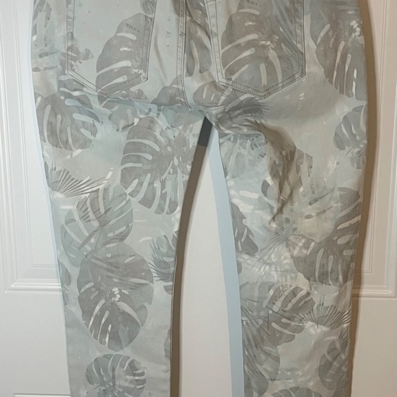 CAbi Paradise Cropped Super Skinny Jean Womens Sz 4 Palm Leaf Print Style # 227 - Picture 7 of 10